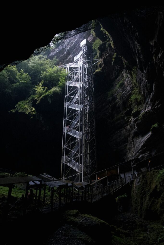 Trappen in de schacht van de Gouffre de Padirac