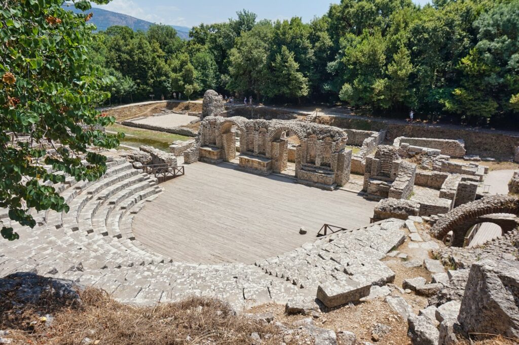 Antiek theater in de opgravingen van Butrint
