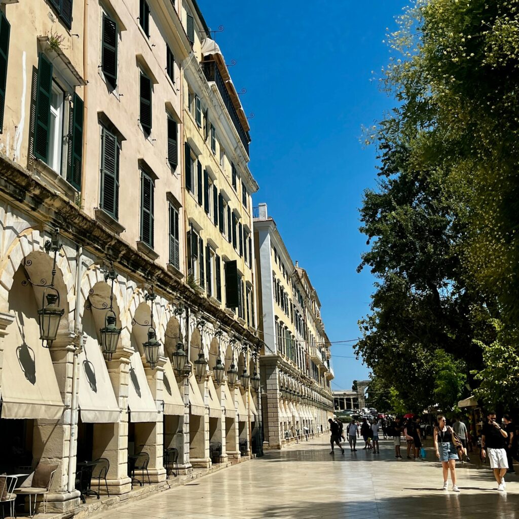 De arcaden van de Liston in Corfu-stad