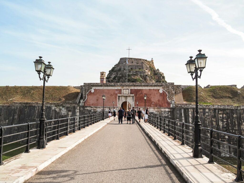 Toegangsbrug naar de oude vesting van Corfu