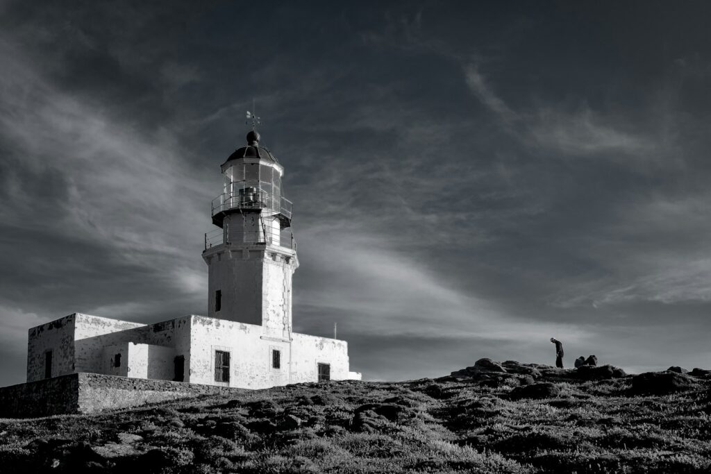 Vuurtoren van Armenistis op Mykonos in zwart-wit